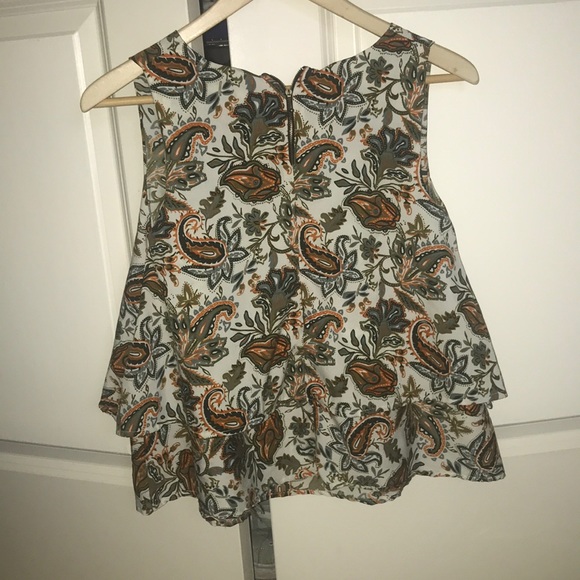 Really cute indie top ⭐️ - Picture 2 of 3